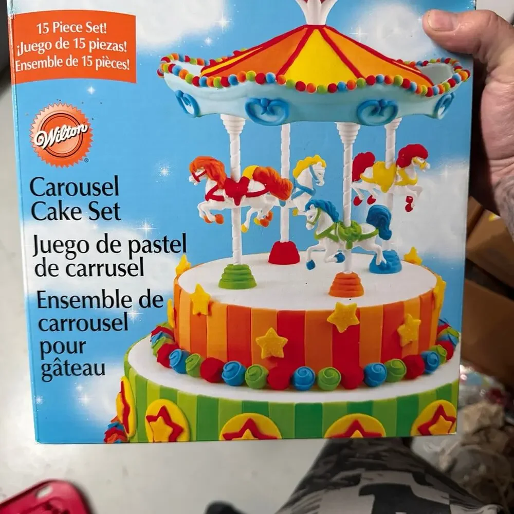Wilton Carousel Cake Set – 15 Piece Decorating Kit – Complete in Box